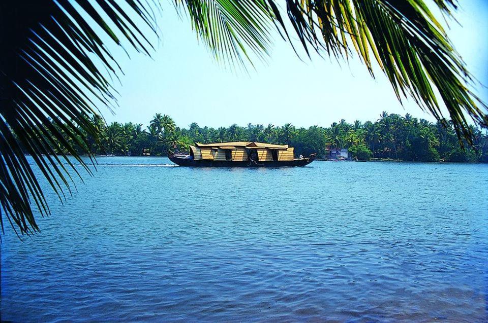 Sea Breeze Beach Home Alappuzha Exterior photo