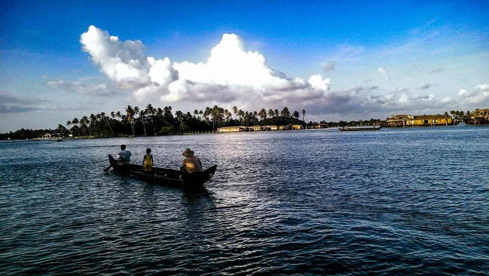 Sea Breeze Beach Home Alappuzha Exterior photo