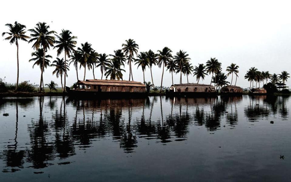Sea Breeze Beach Home Alappuzha Exterior photo
