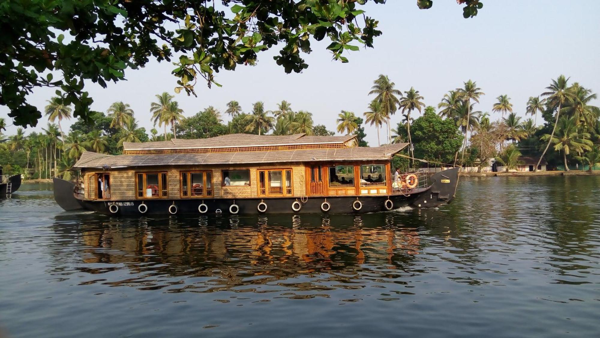 Sea Breeze Beach Home Alappuzha Exterior photo