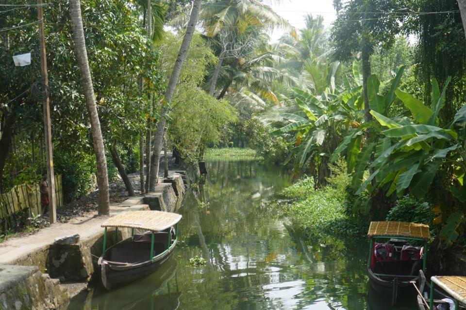Sea Breeze Beach Home Alappuzha Exterior photo